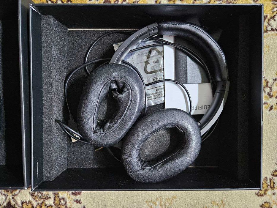 Наушники с аккумуляторами Edifier W830BT