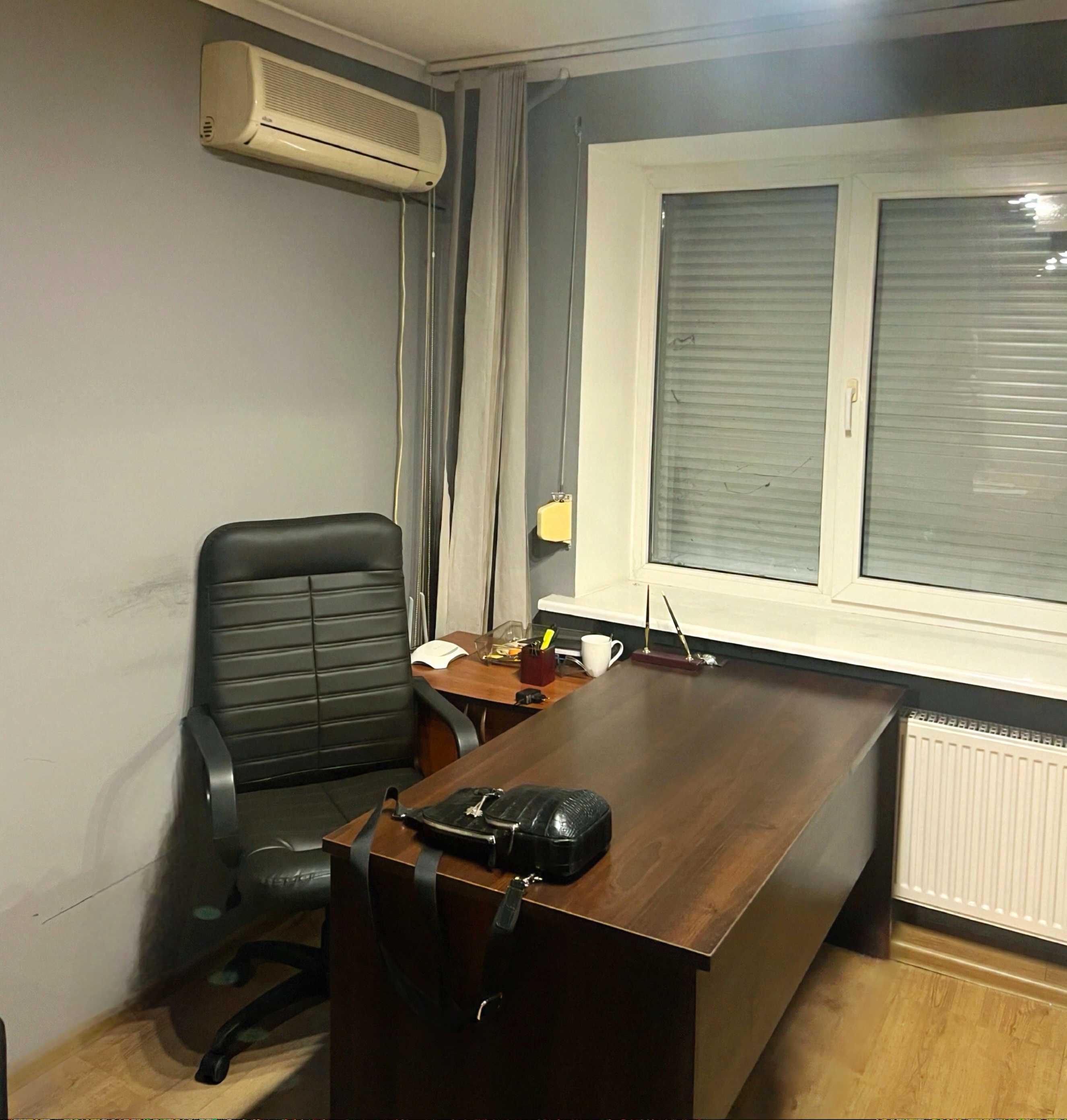 Продам 1 кім. квартиру-офіс на пр. Науки (Гагаріна), червона лінія.