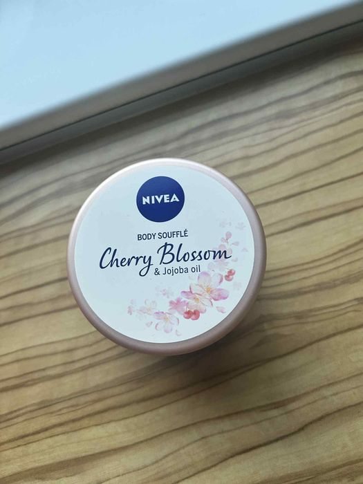 NIVEA Body Soufflé Cherry Blossom & Jojoba Oil suflet do ciała