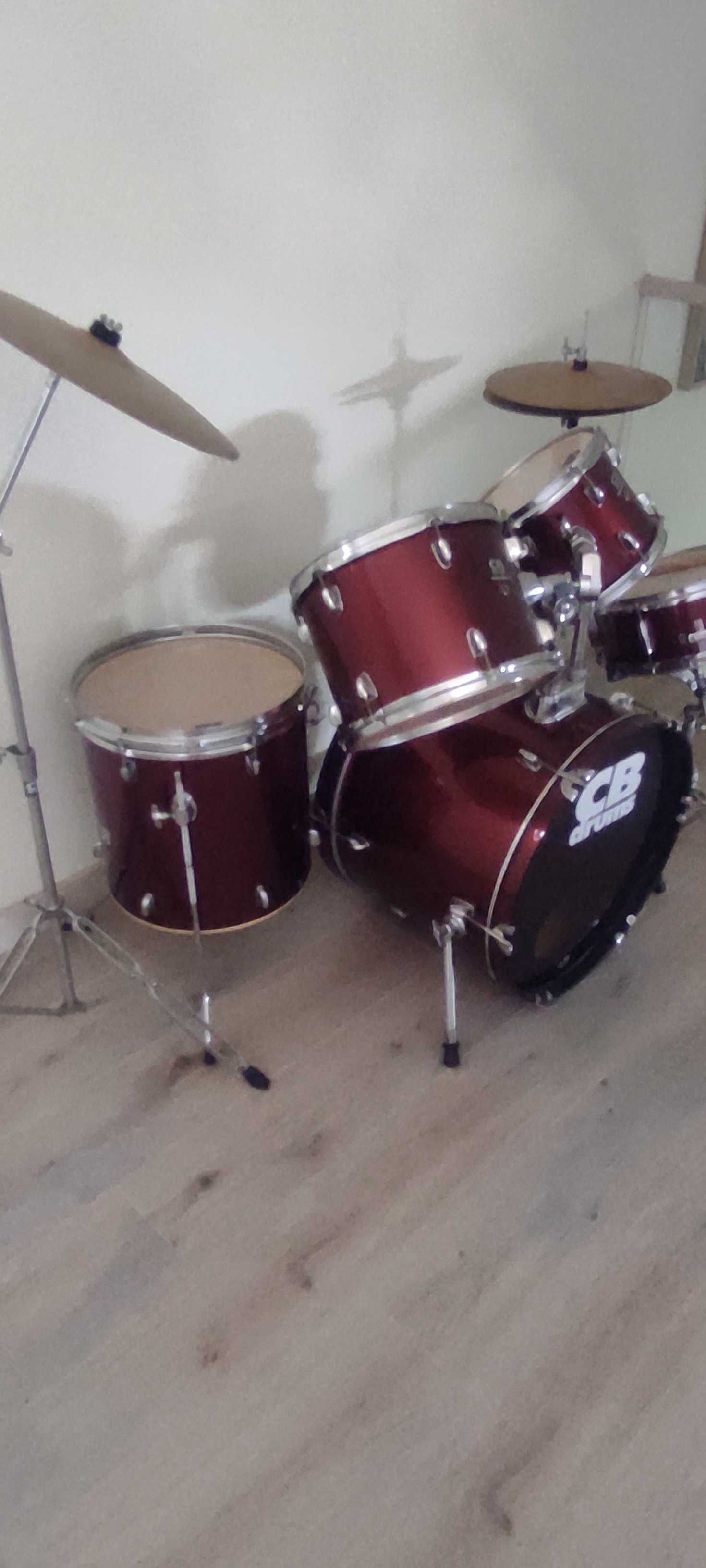 Vende-se  Bateria CB Drums