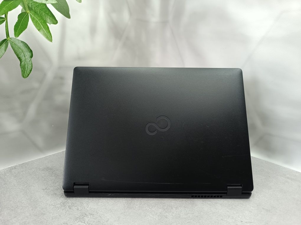Ноутбук Fujitsu LifeBook E549/i5-8265U/8 GB/256 GB/14"/Full HD IPS