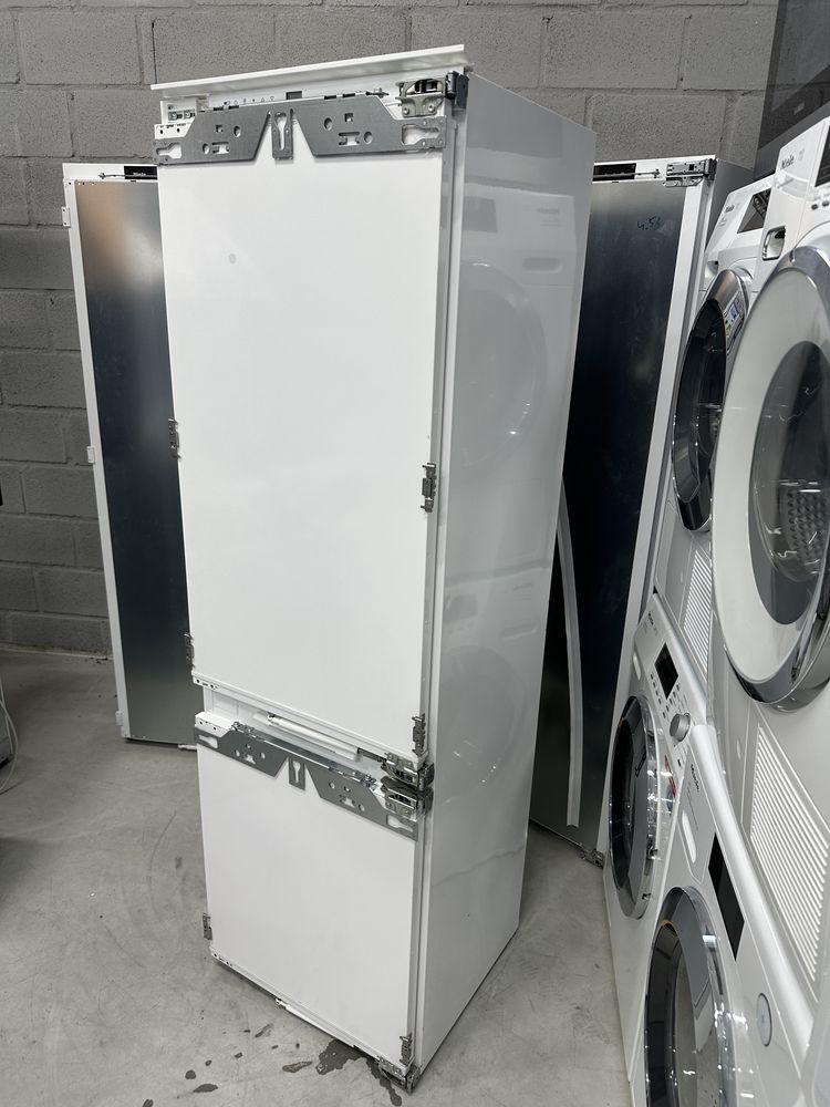 Вбудований холодильник Liebherr ICBN 3356/Biofresh