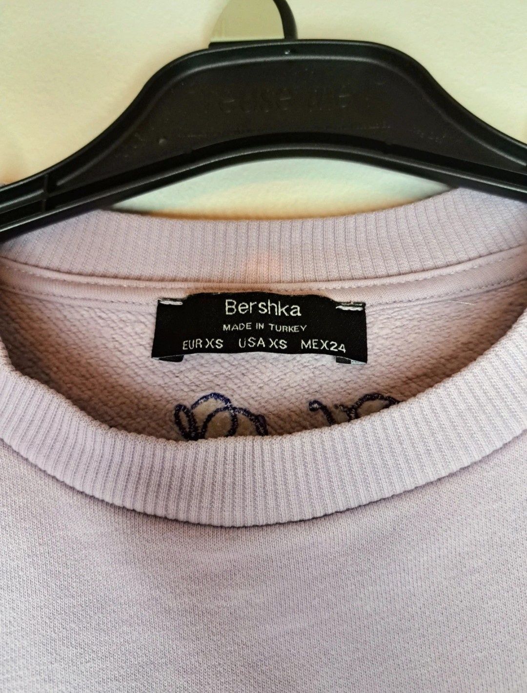Liliowa/jasno fioletowa krótka bluza oversize z napisem bershka XS