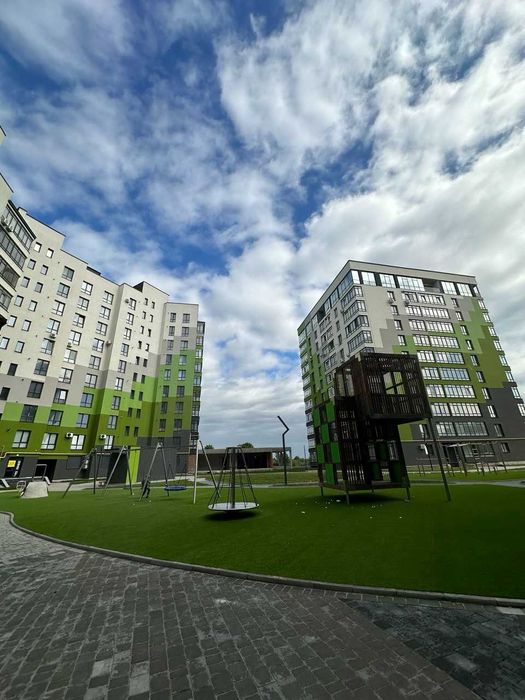 Продається 2-кімнатна квартира в ЖК "Міленіум" з виглядом на озеро!