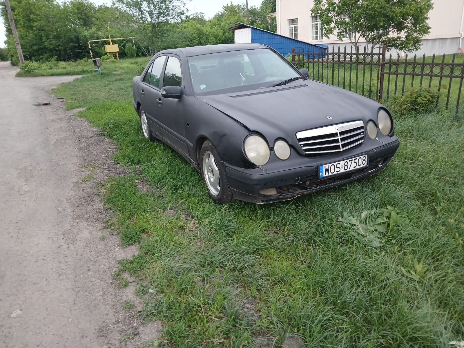Продам мерс E200 w210 dizel