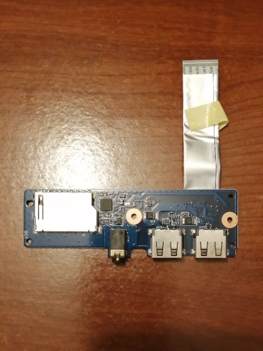 Portas USB conector Fones e leitor cartão SD Toshiba Satellite NB10-A