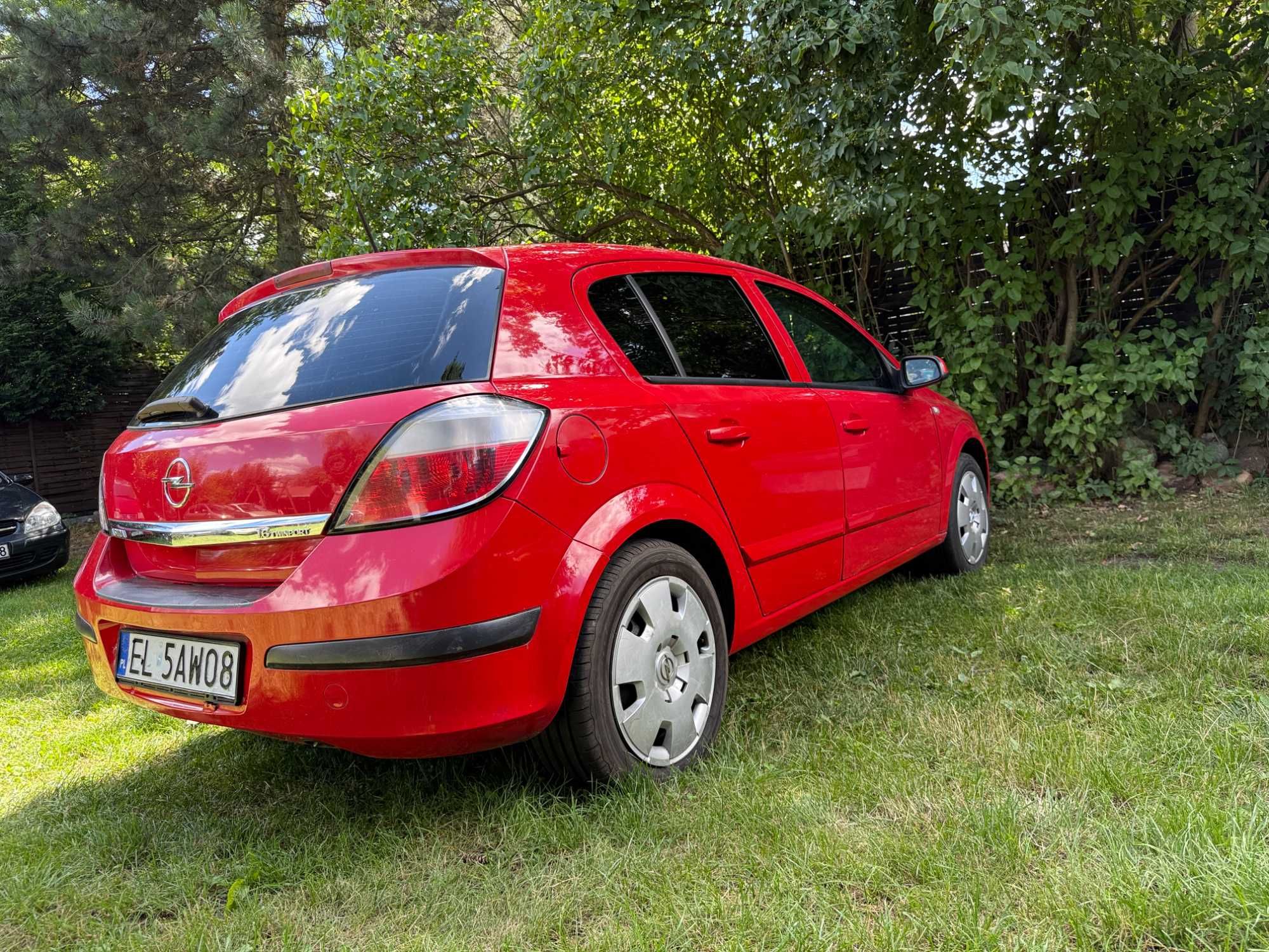 Opel Astra  H hatchback 5Drzwi 1.6 GAZ 2005r