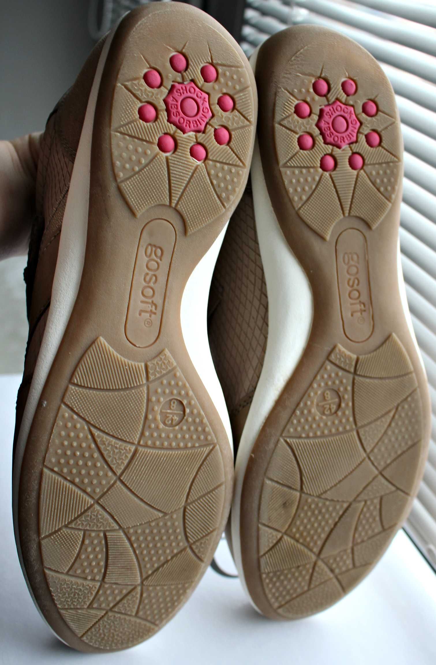 Женские спортивные туфли GO SOFT. Размер 42 .Стелька 27 см.