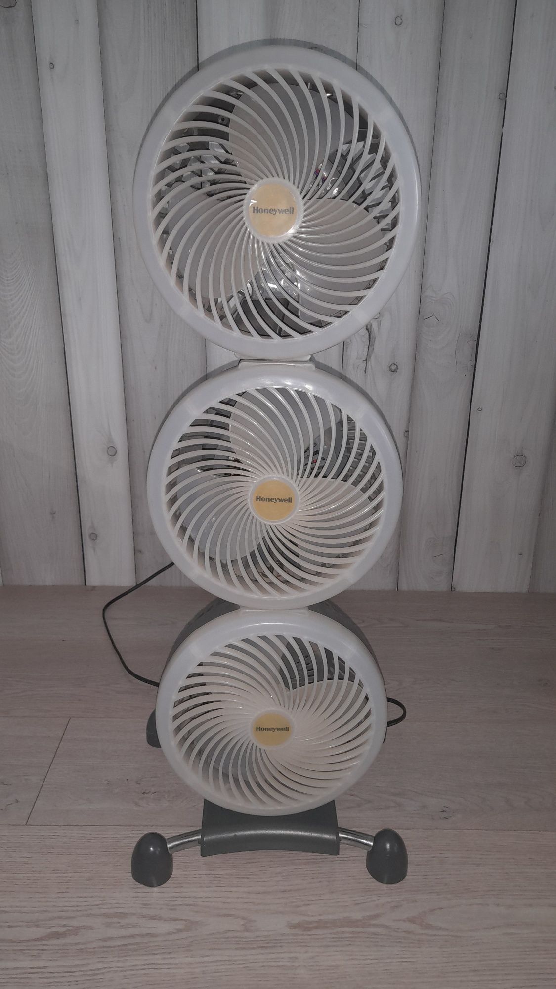 Wentylator Honeywell LED.