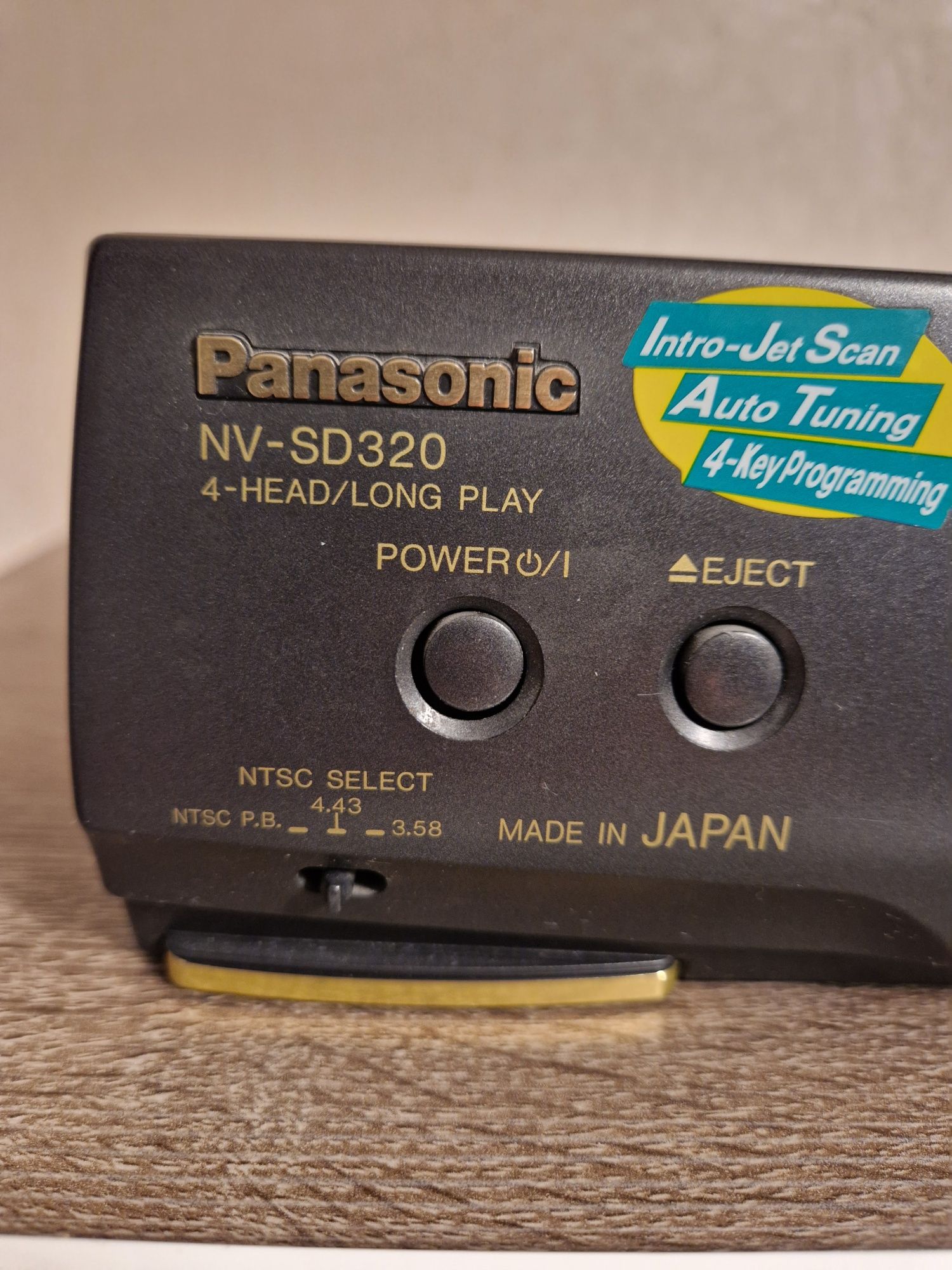 Відеомагнітофон Panasonic  NV-SD 320  
В робочому стані