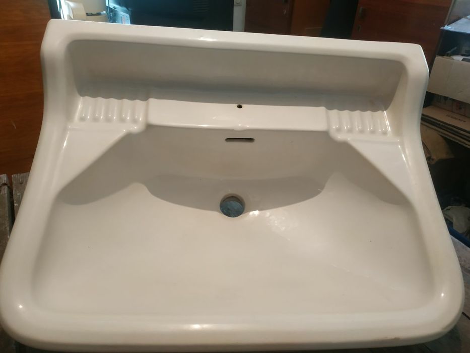 Продам керамические раковины белые и светлоголубые