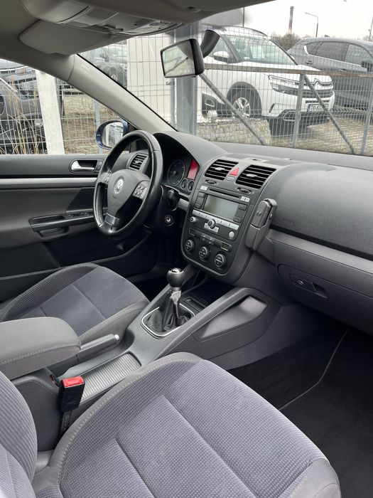 VW Golf 5 tempomat bogate wyposazenie klimatyzacja ,sprawny