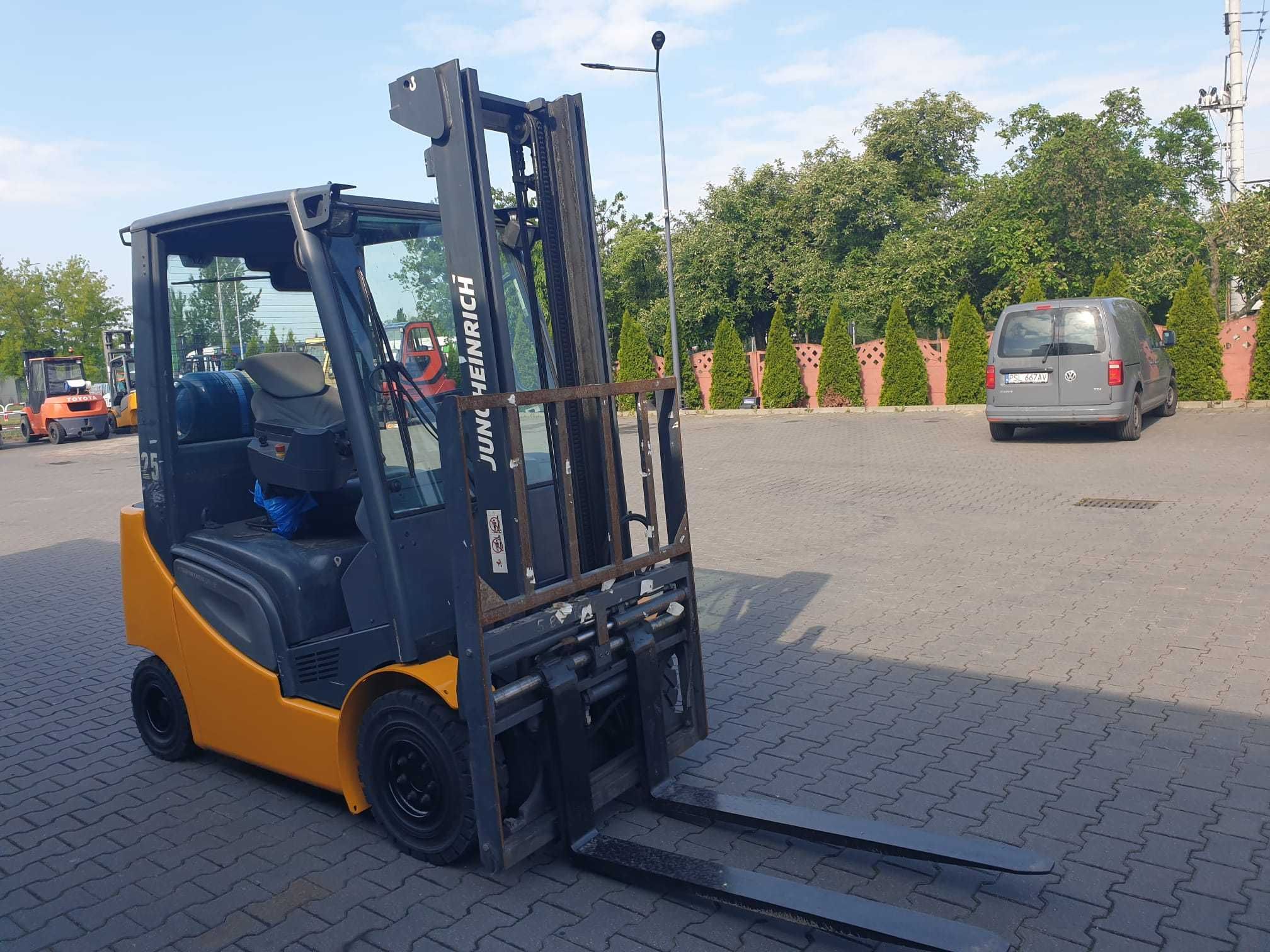 Wózek widłowy używany Jungheinrich TFG320s 2014