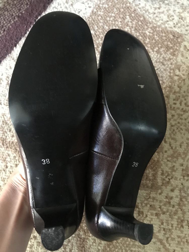 Кожаные женские туфли на узкую ногу 37,5 размер. Производство Польша
