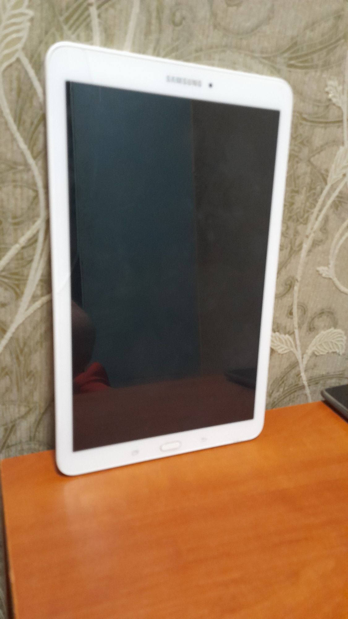 продам  планшет samsung(под ремонт)