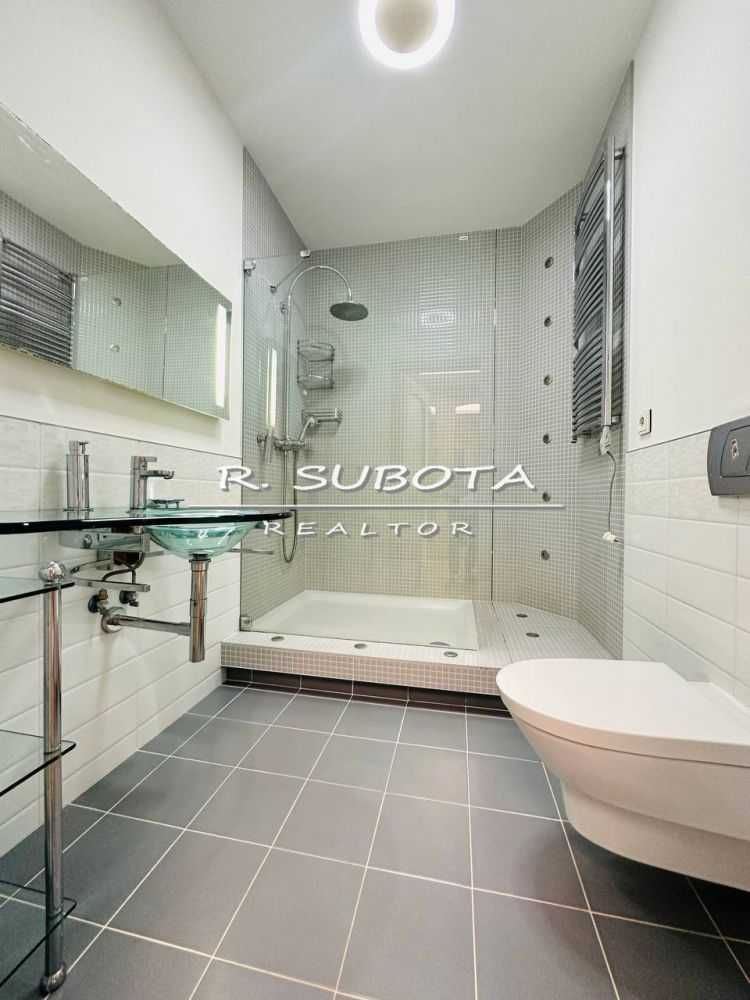 3.к. студия 120м2 в ЖК на Баумана в р-не Меноры