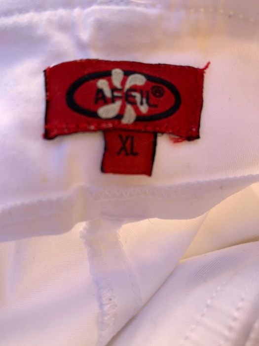 Białe rybaczki z czerwonymi lampasami- idealne na lato,  rozm XL