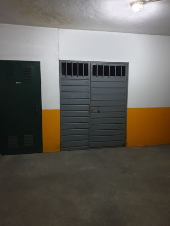 Vendo ou Arrendo Arrumos/Garagem para 2 motos no Centro Braga
