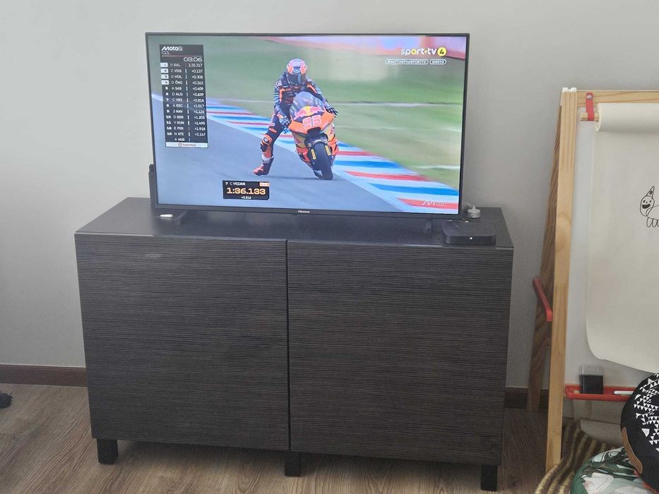 Móvel de Tv com bastante arruamação