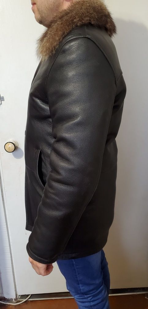 Кожаная куртка на меху енота, дубленка 46р