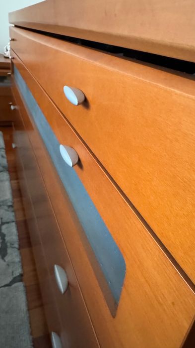 Vendo cómoda + 2 mesinhas cabeceira + camiseiro + espelho