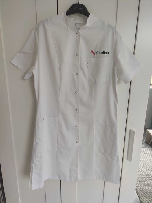 Fartuch medyczny damski z wyhaftowanym imieniem