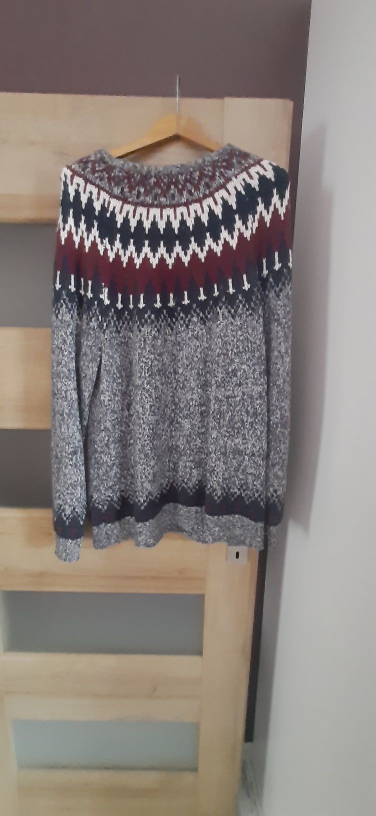 Sweter męski robiony na drutach