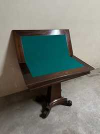 Mesa de jogo em madeira maciça com pé de viola