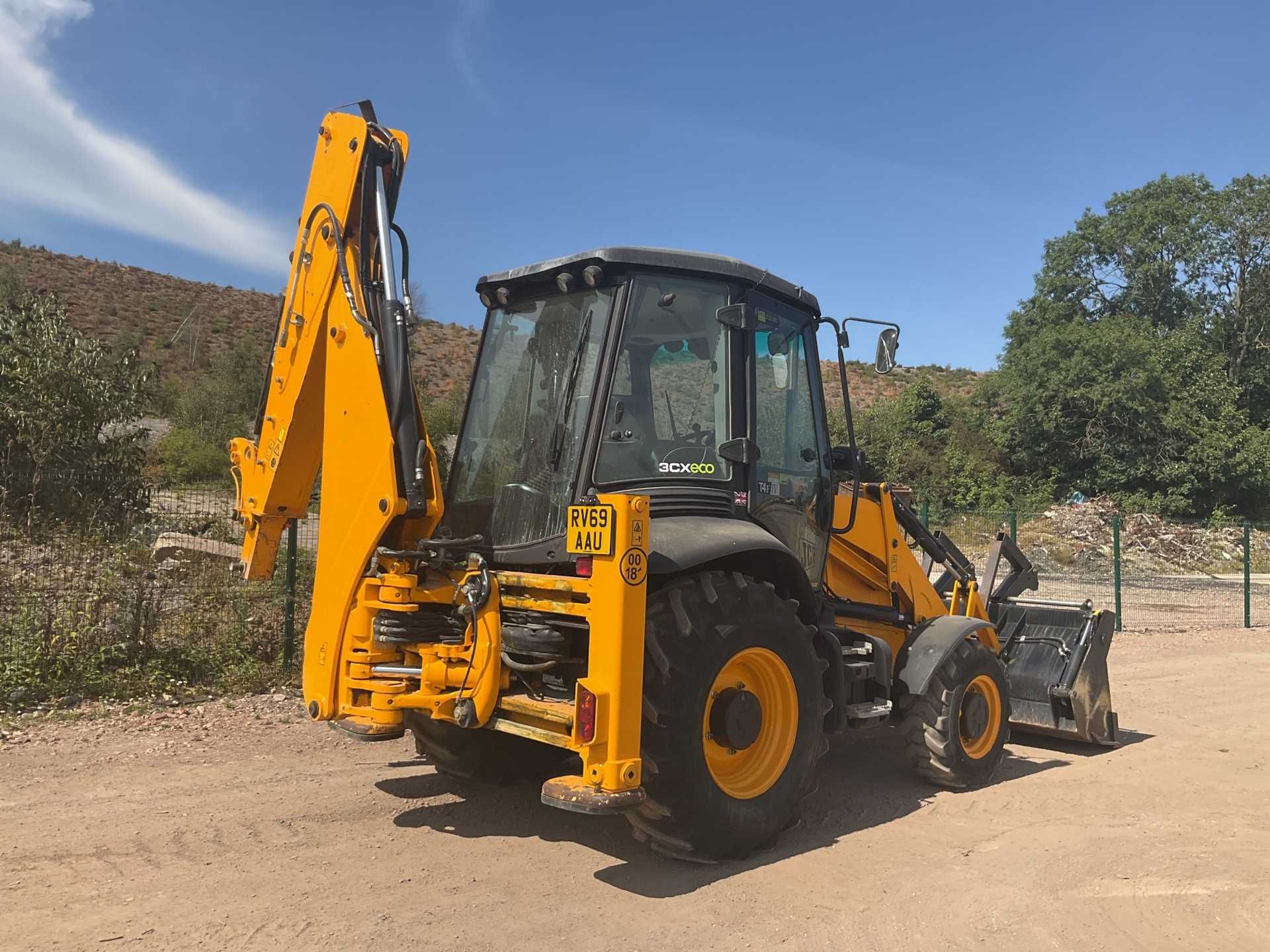 Retroescavadora JCB 3CX 2019