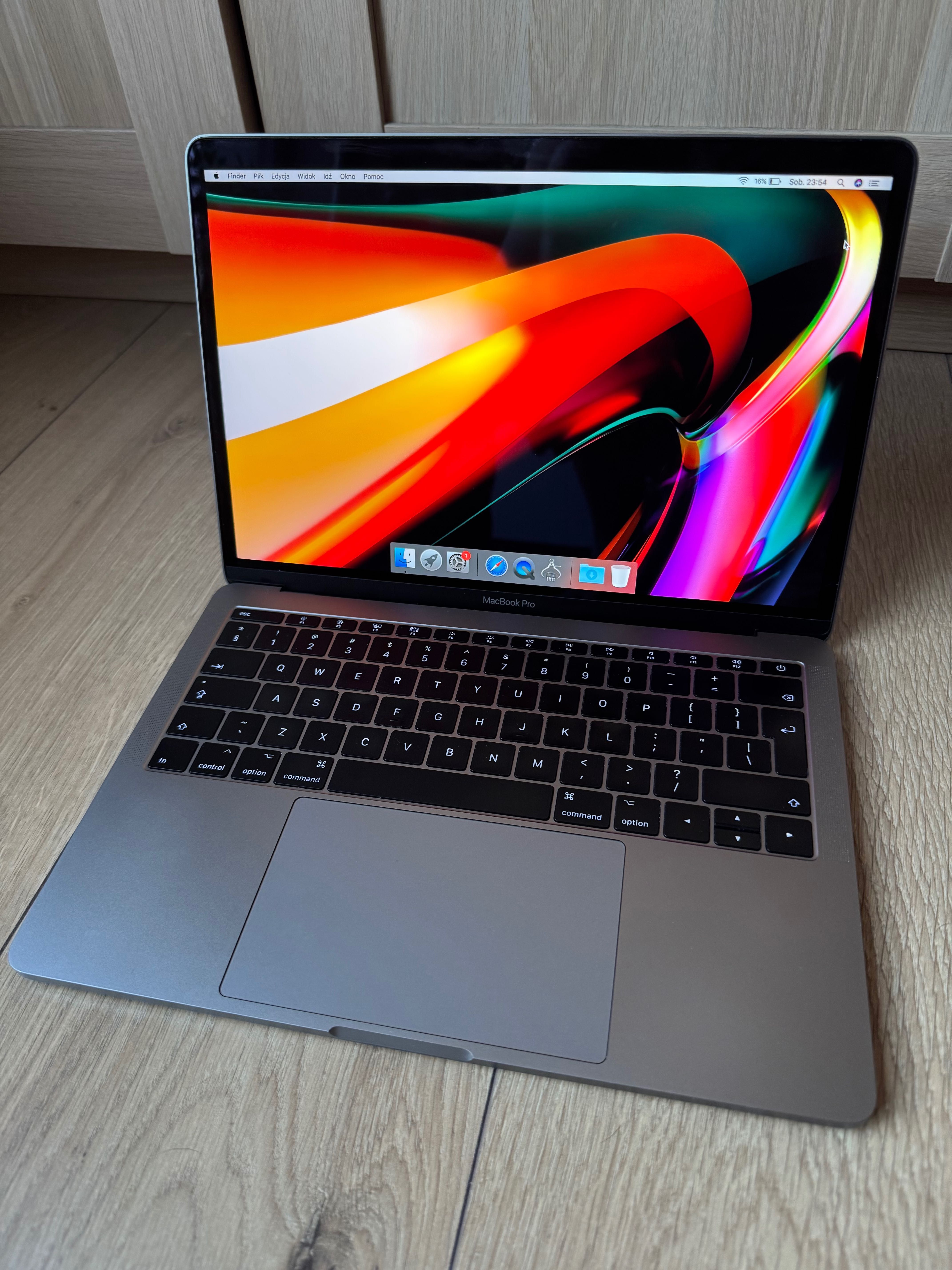 MacBook Pro 13,3” 8/256 GB w idealnym stanie! Bateria 230 cykli!