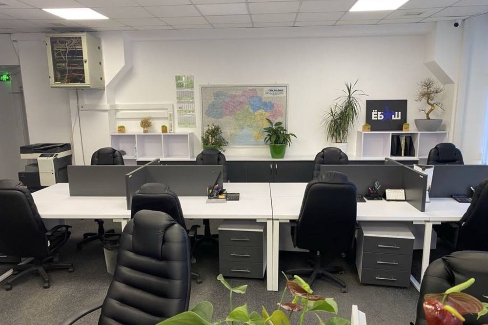 ПРОДАМ МЕБЛІ ВЖИВАНІ,столи, крісла, тумби,шафи,стелажілофт,оргтехніка