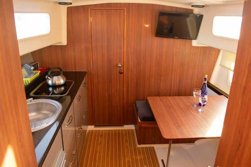 najem jachtu motorowego nautika 830