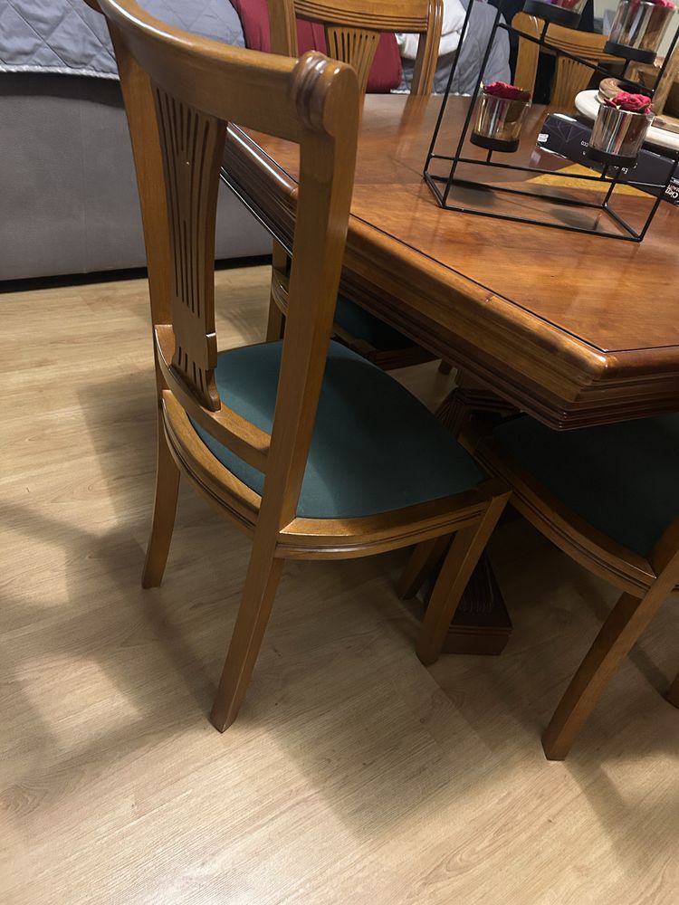 Mesa e 6 cadeiras em cerejeira