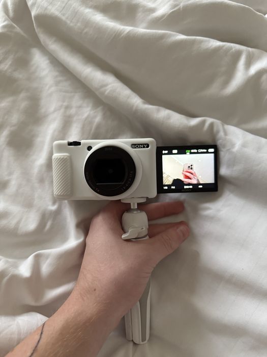 Sony ZV-1 m2 + повний набір аксесуарів (штатив, спалах, чохол)