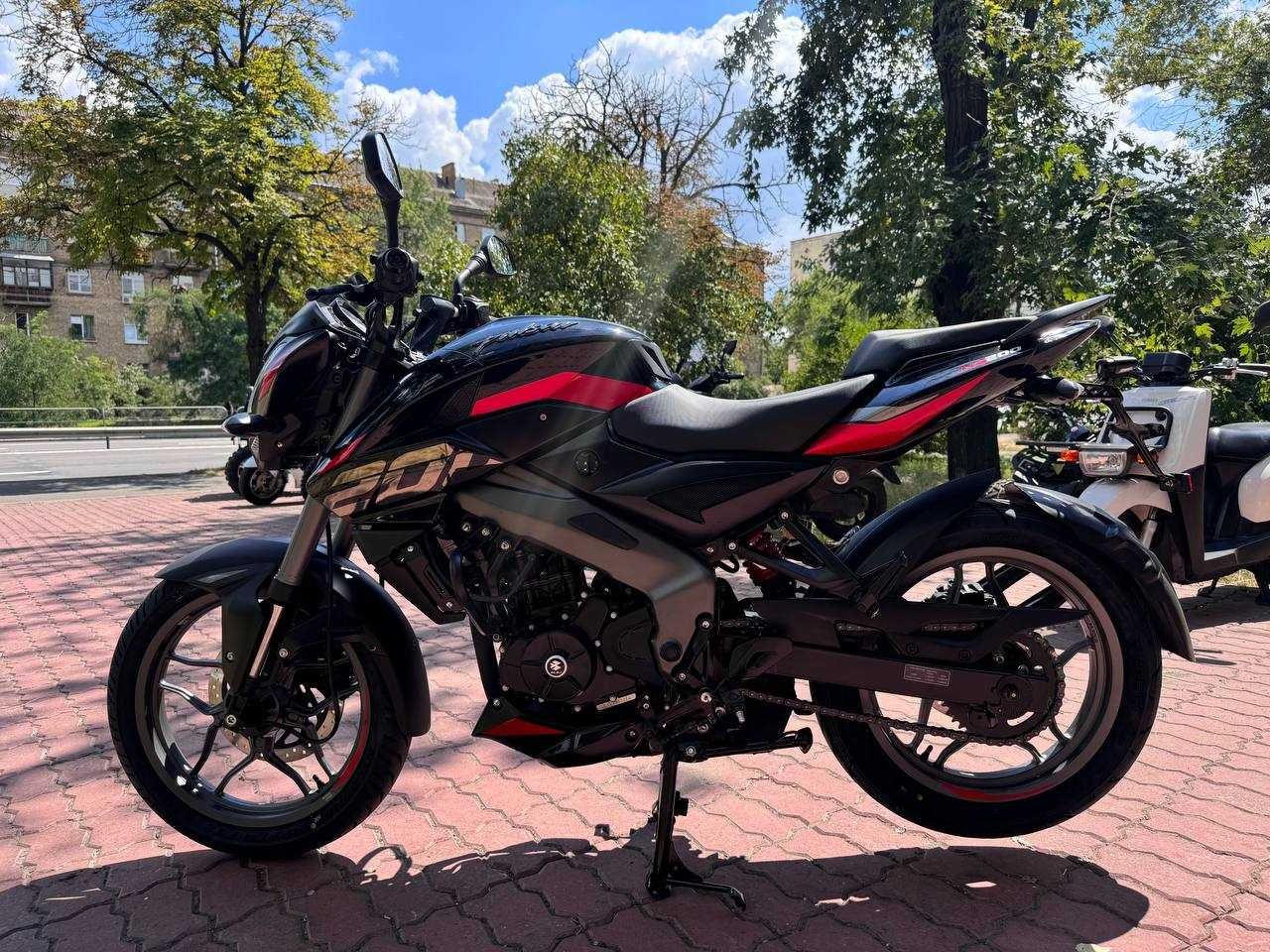 Мотоцикл BAJAJ PULSAR NS200 2025 офіційно в Арт мото Київ