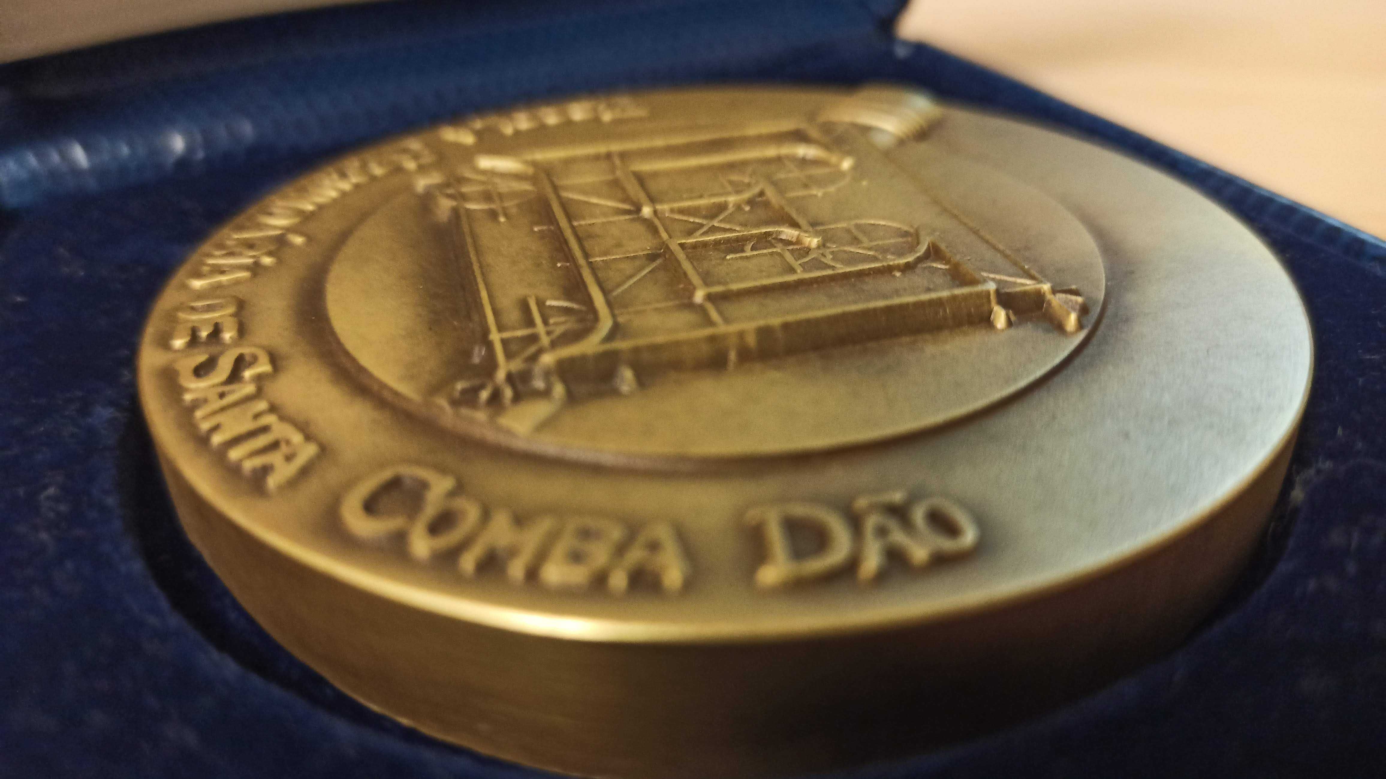 Medalha Comemorativa Escola Secundária de Santa Comba Dão  (1977)