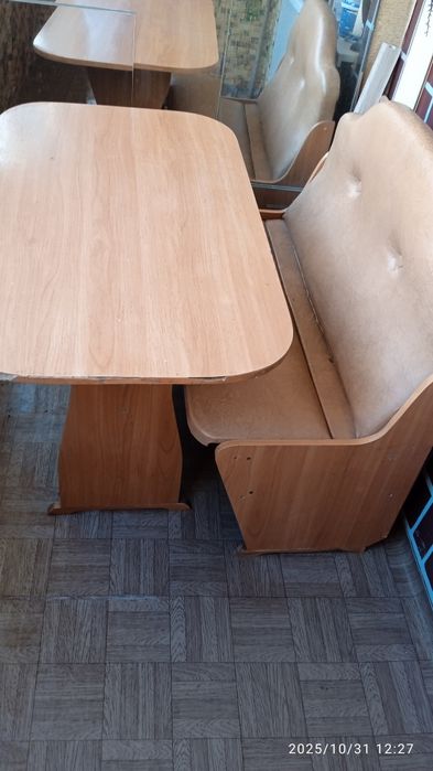 Кухонний стіл, лавка, табурет