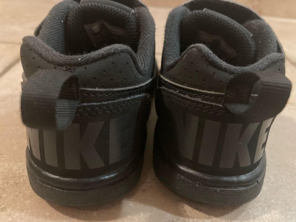 Adidasy chłopięce Nike 28