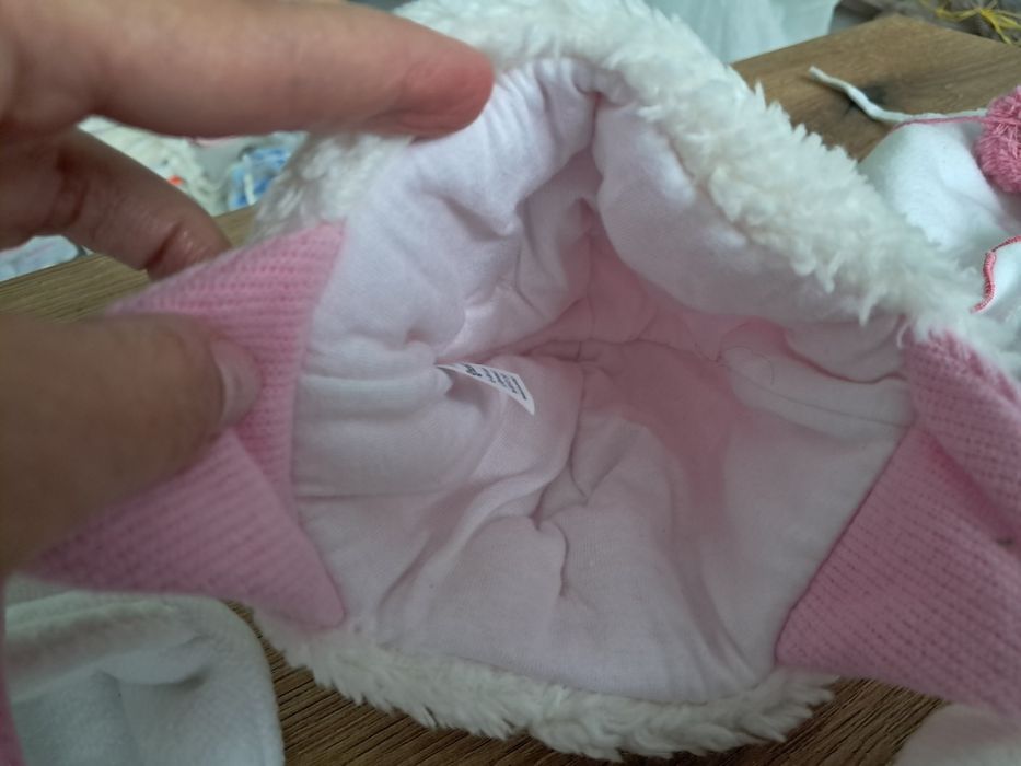 Nowe czapeczki zimowe dla dziewczynki r.36