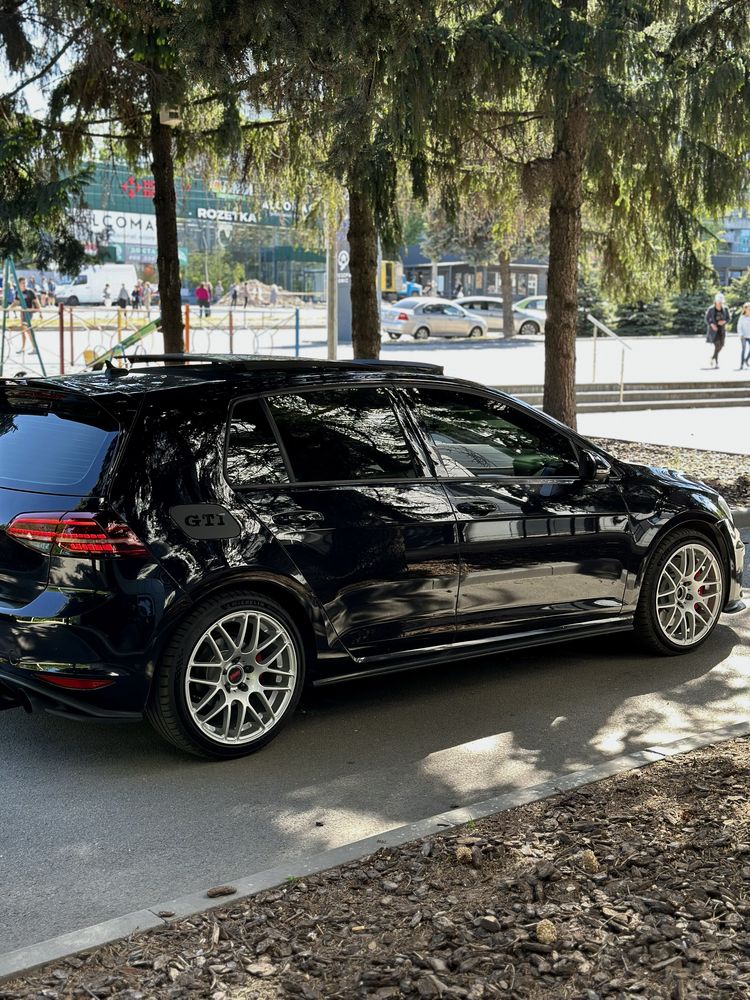 Volkswagen Golf GTI