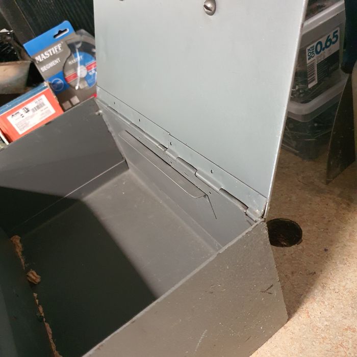 Sprzedam kasetkę z grubej blachy