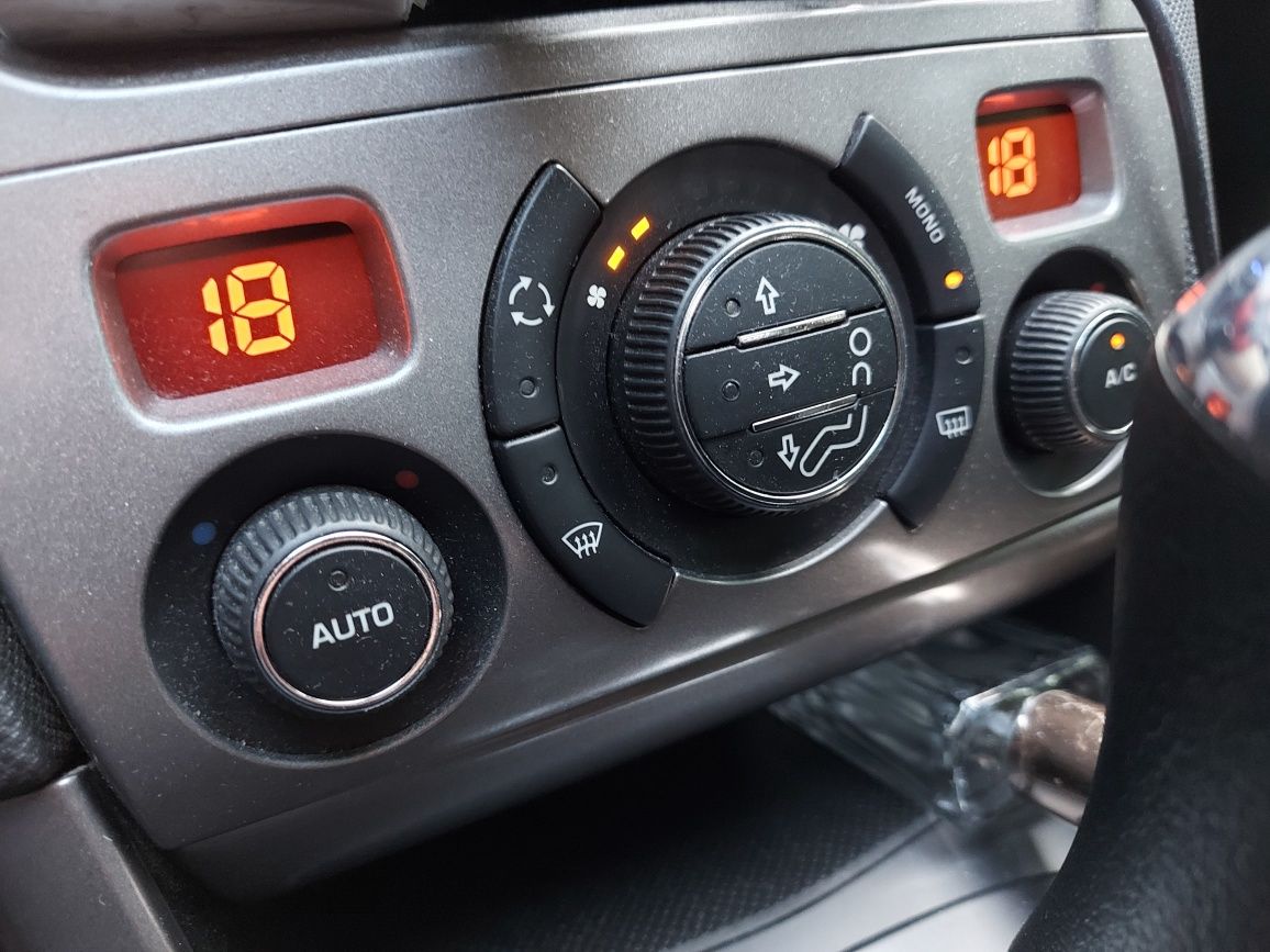 Продаю пежо Peugeot 308 автомобіль машигну Львів