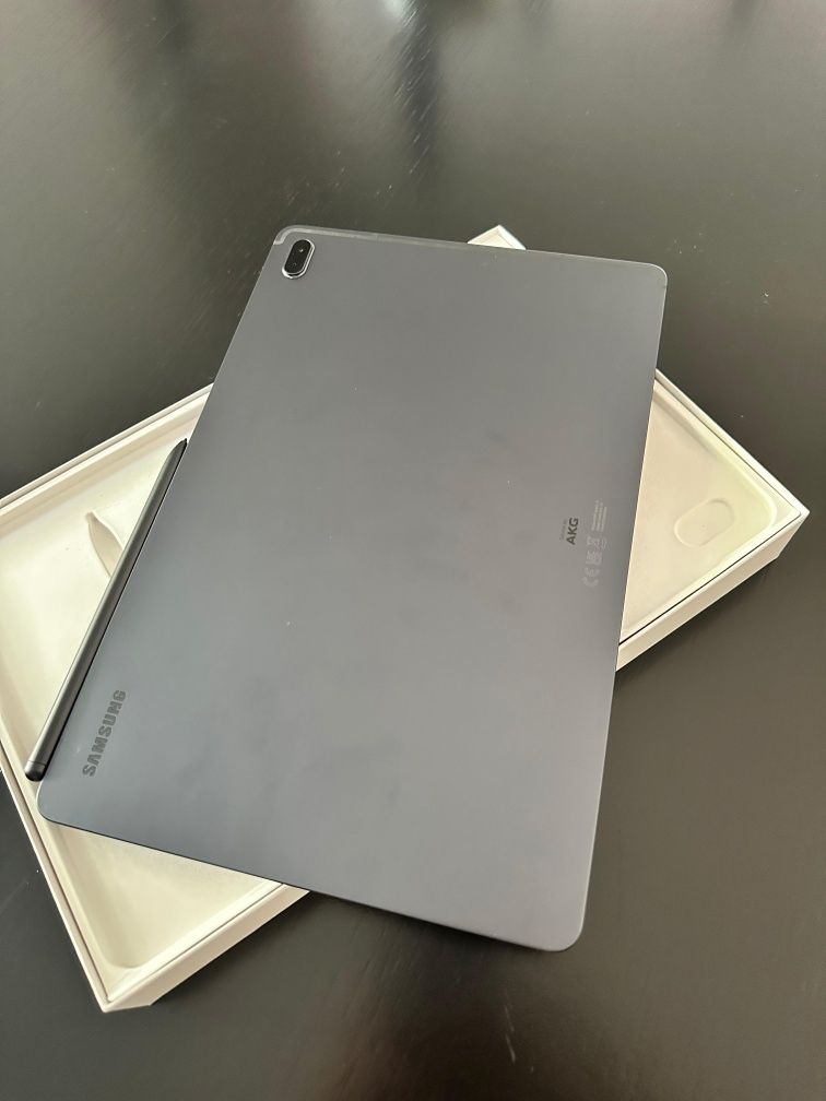 Samsung Galaxy Tab S7 FE com caneta