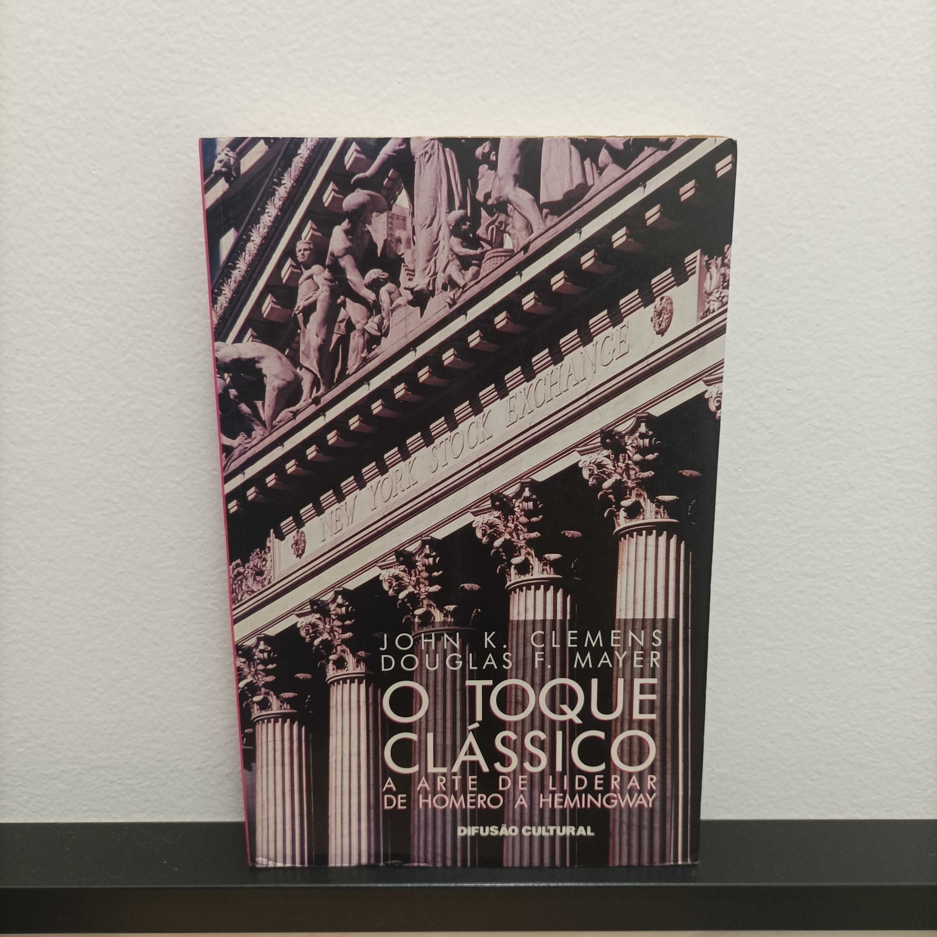 Livro "o toque clássico" de John K. Clemens e Douglas F. Mayer