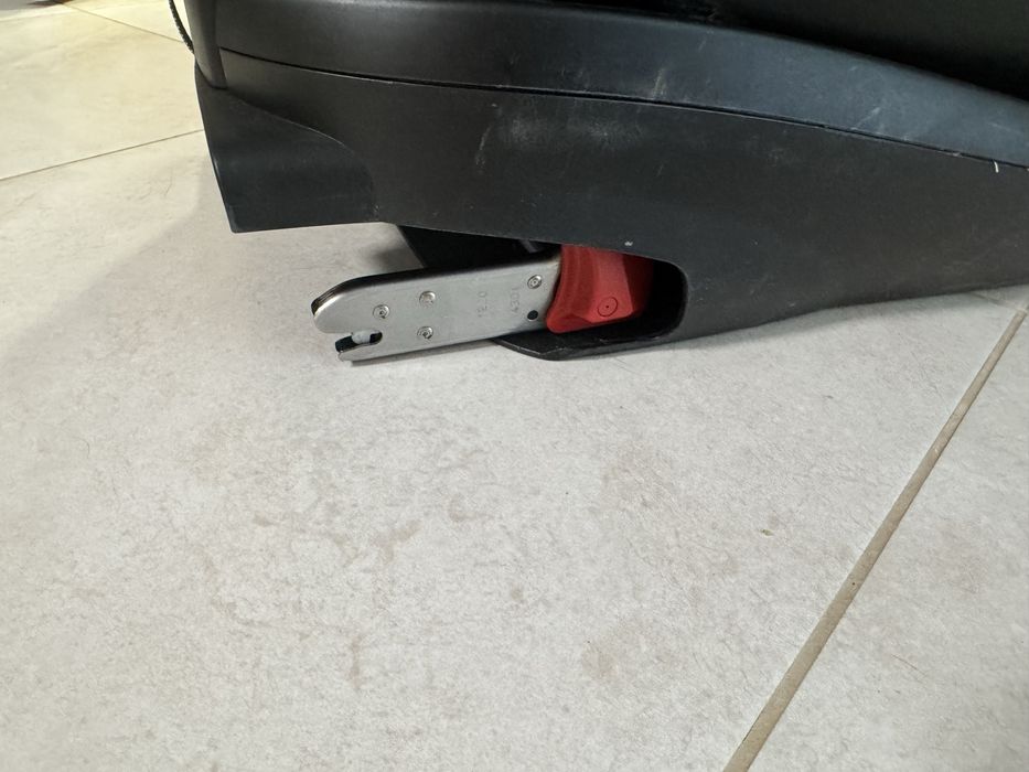 Продам автокресло Britax