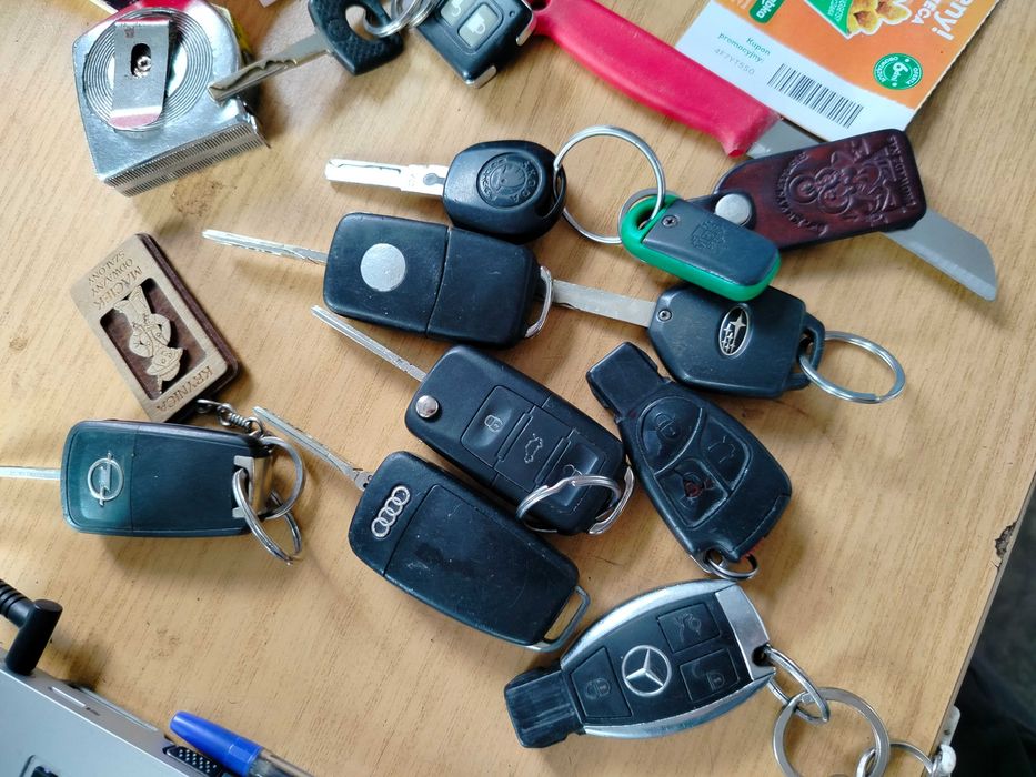 Kluczyki samochodowe różne