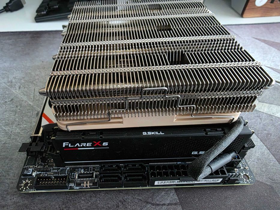 PC Mini Ryzen 5 9600X, 32GB DDR5-5600, Noctua, MSI B650i e Caixa