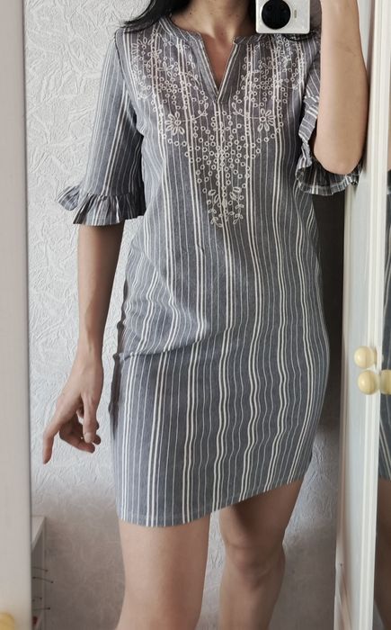 Сукня С з вишивкою