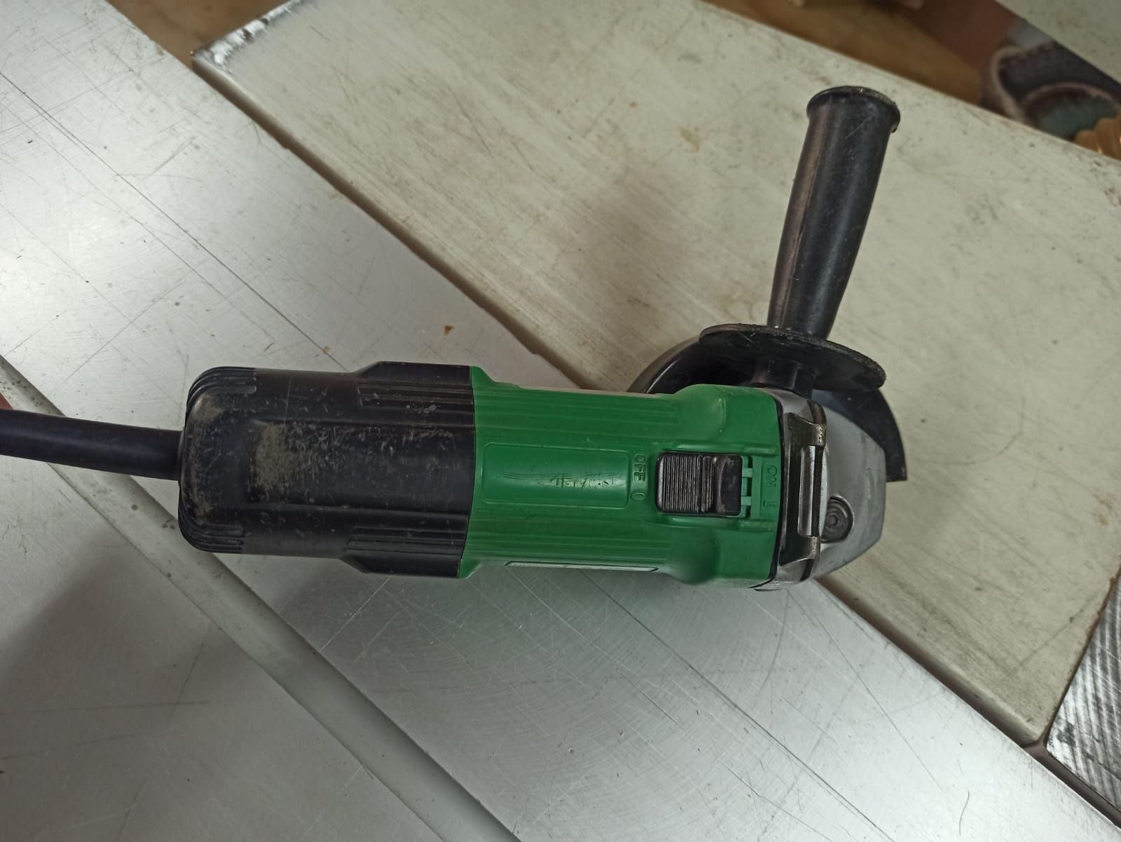 Rebarbadeira Hitachi