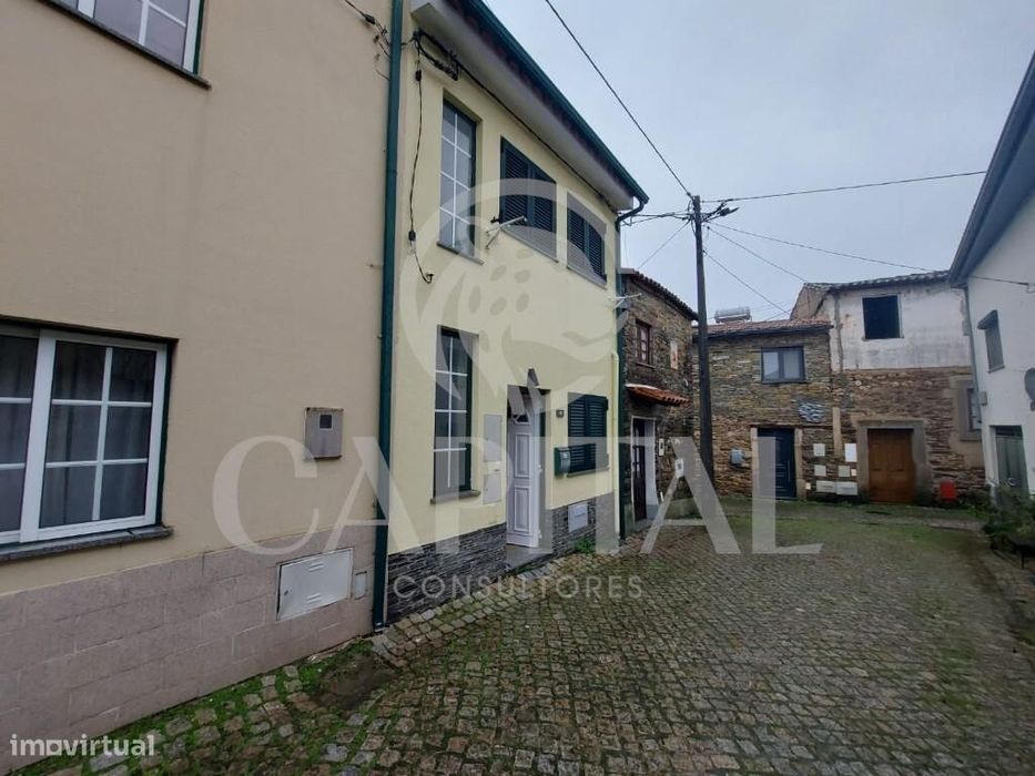 Moradia T2 em Côja para arrendamento.